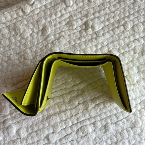 2019 Louis Vuitton Jaune Taigarama Discovery Mini Trifold Wallet - Picture 13 of 16